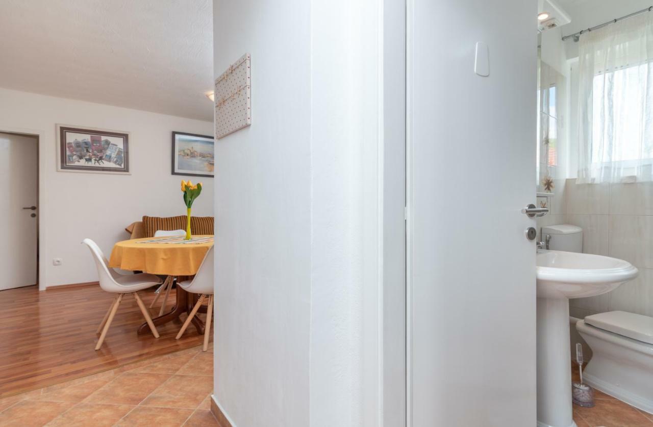 Apartment Dinka Trogir Exteriör bild
