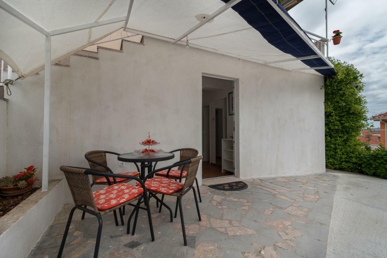 Apartment Dinka Trogir Exteriör bild