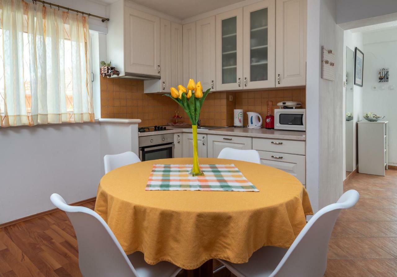 Apartment Dinka Trogir Exteriör bild